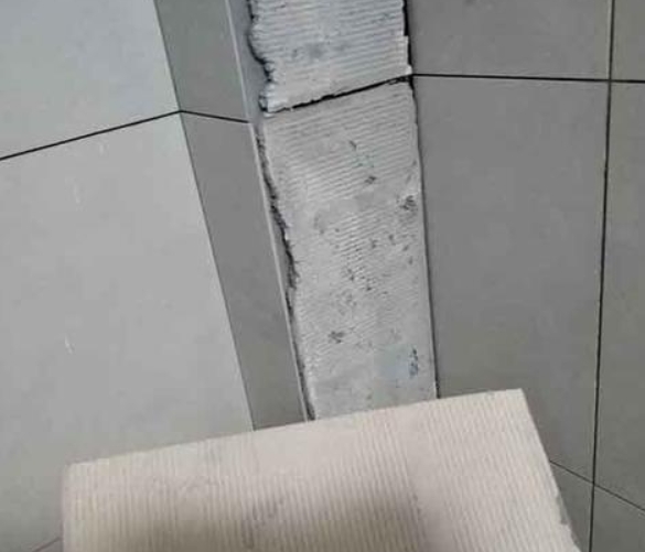 山阳瓷砖空鼓维修公司分享下厨房瓷砖脱落的补救措施。